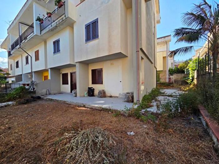 Appartamento con 6 locali in vendita in Via Crisosa, Tortora