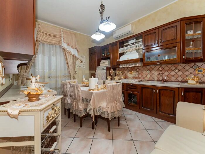 Appartamento trilocale in vendita in Via Aurora, Catania