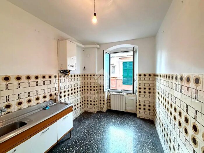 Appartamento trilocale in vendita in Via alla Stazione di Rivarolo, Genova