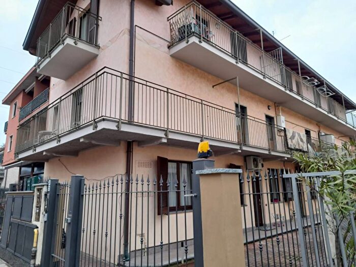 Appartamento bilocale in affitto in Via Monte Rosa, Cesano Maderno