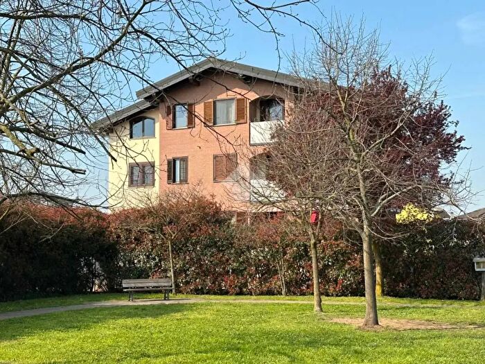 Appartamento trilocale in vendita in Via Madre Teresa di Calcutta, Crespiatica