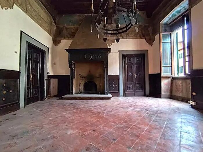 Appartamento con 9 locali in vendita in Pistoia