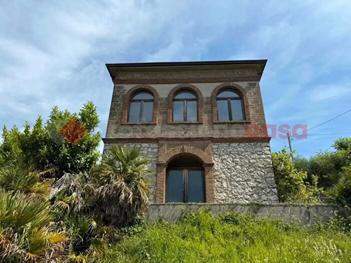 Casa con 5 locali in vendita in Via Campo Sportivo, San Martino Valle Caudina