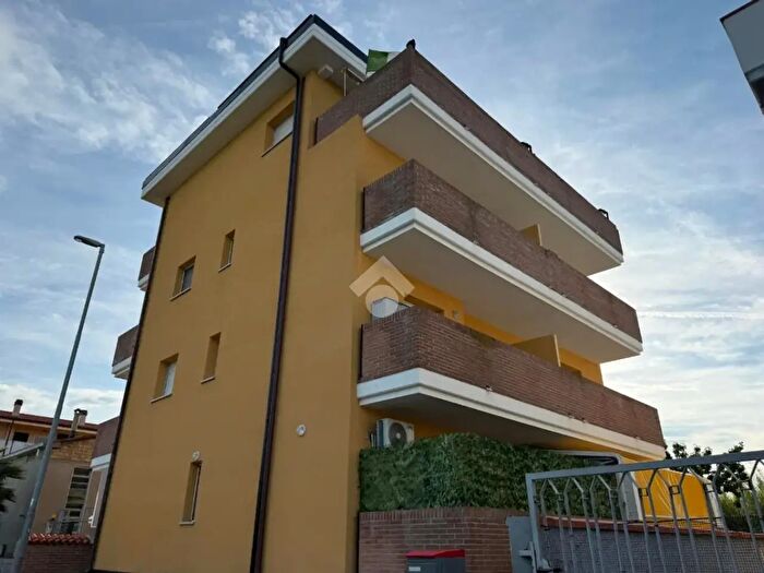 Appartamento trilocale in vendita in Via F Baracca, Alba Adriatica