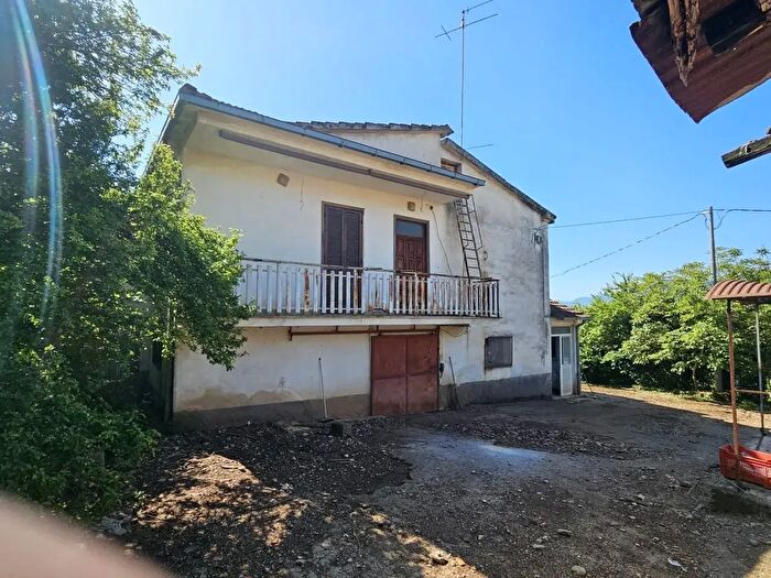 Casa con 8 locali in vendita in Ferentino
