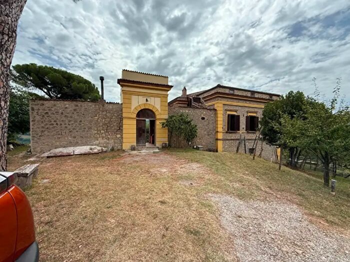 Casa con 8 locali in vendita in Barletta, San Chirico Raparo