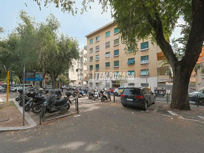 Appartamento trilocale in vendita in Via Rodolfo Lanciani, Roma