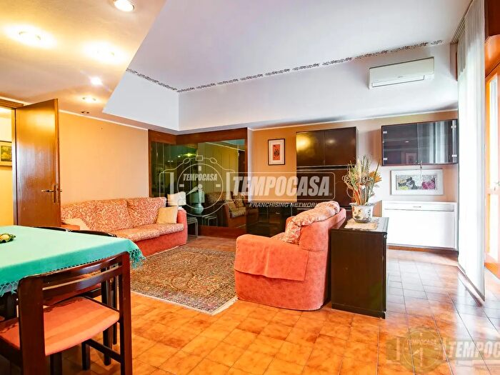 Appartamento quadrilocale in vendita in Via Roberto Bracco, Monza