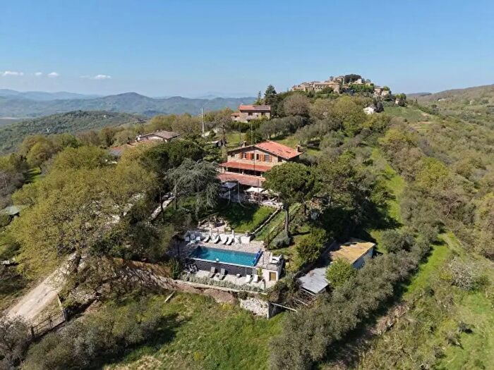 Casa con 6 locali in vendita in Via Madonna del Sodo, Umbertide