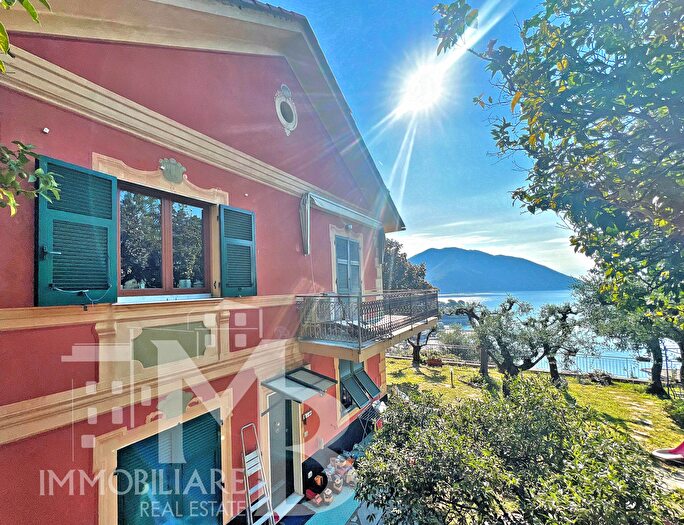 Appartamento con 6 locali in vendita in Via Salvo dAcquisto, Recco