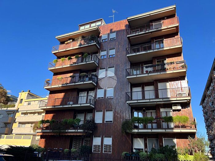 Appartamento trilocale in vendita in Via Staro, Milano