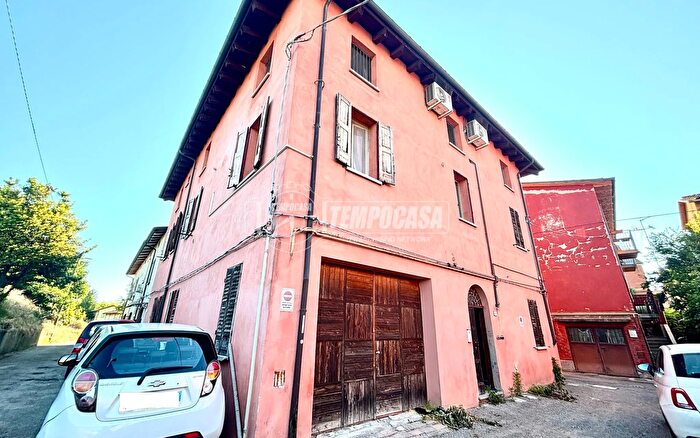 Casa con 5 locali in vendita in Via Marco Emilio Lepido, Bologna
