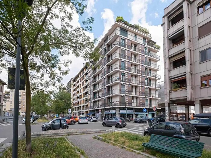 Appartamento quadrilocale in vendita in Via Vittadini, Milano
