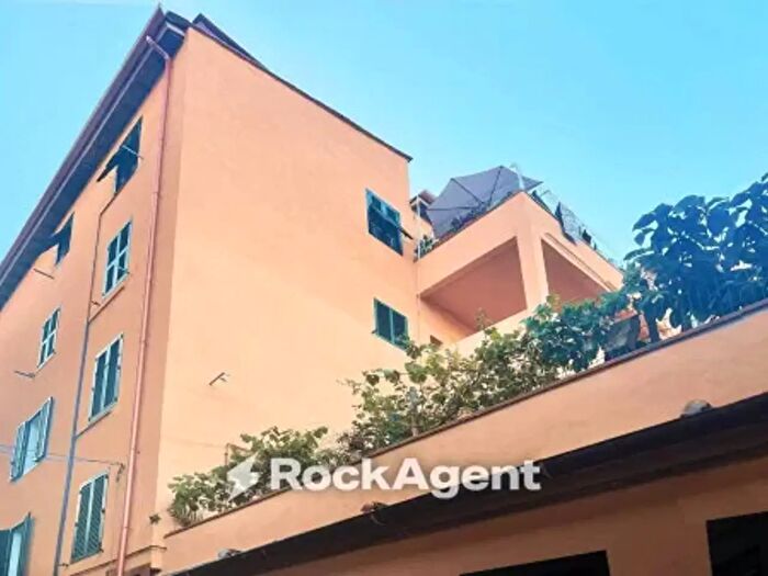Appartamento con 6 locali in vendita in Via Sproni, Livorno