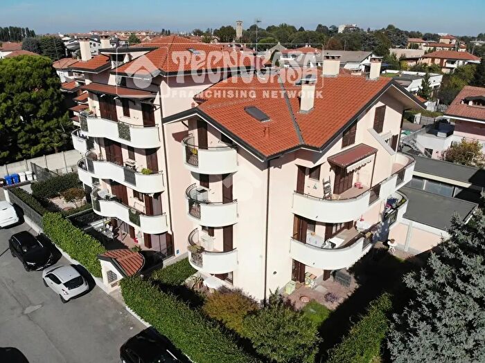 Appartamento trilocale in vendita in Via Togliatti, Bareggio