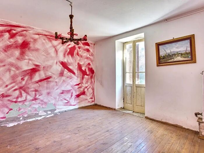 Casa con 7 locali in vendita in Via Alessandro Volta, Dumenza