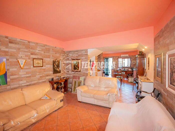 Casa con 6 locali in vendita in Strada Provinciale, Messina