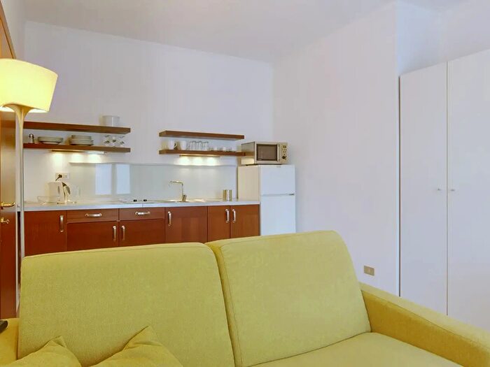 Appartamento monolocale in affitto in Via Pola, Milano