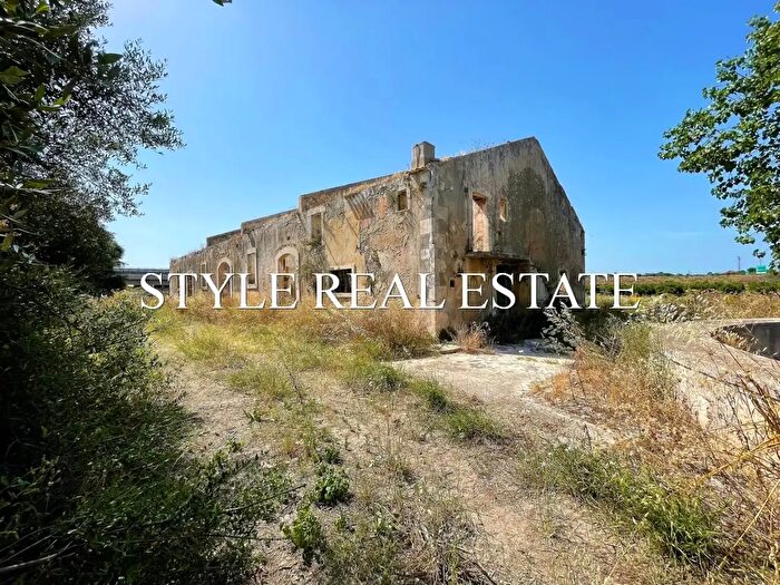 Casa con 14 locali in vendita in Traversa Cozzo Pantano, Siracusa