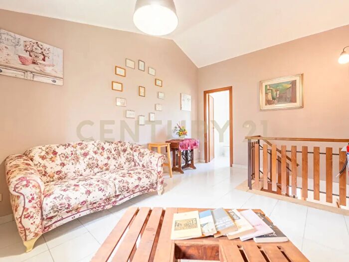 Casa trilocale in vendita in Via Colle Sant'Angelo, Serrone