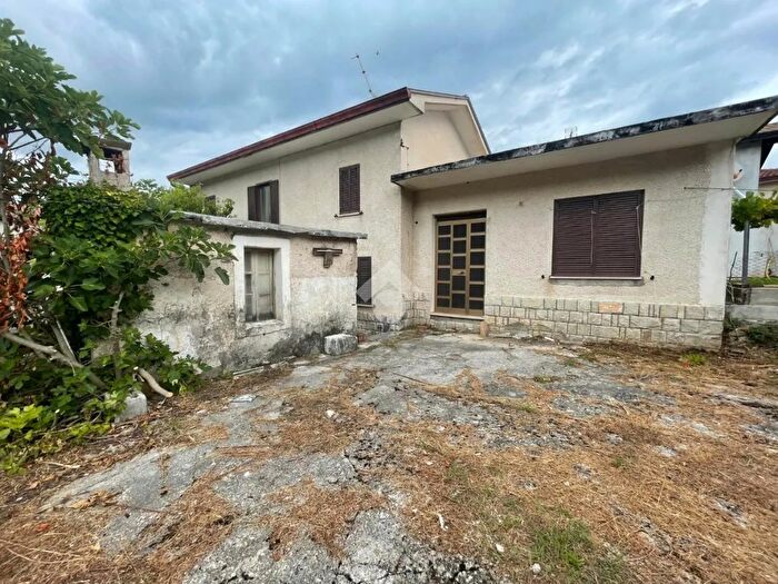 Casa quadrilocale in vendita in Via Panetta, Villa Latina