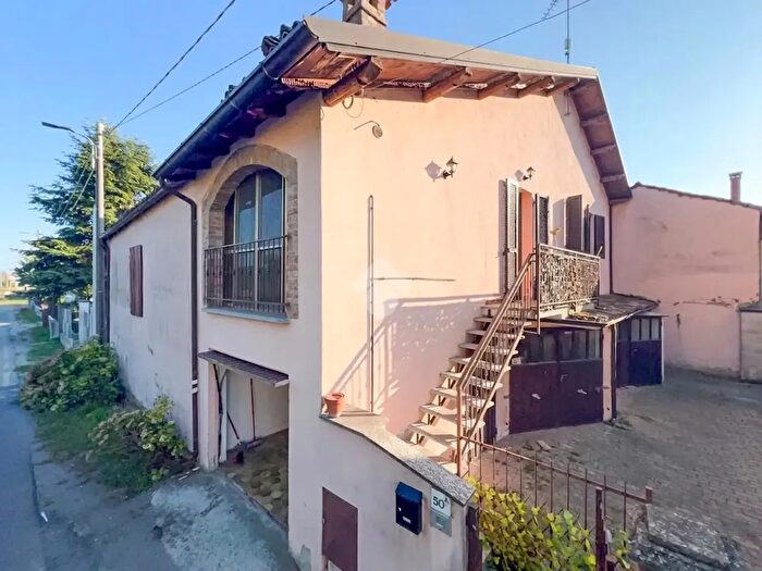 Appartamento bilocale in vendita in Via Busca, Mezzanino