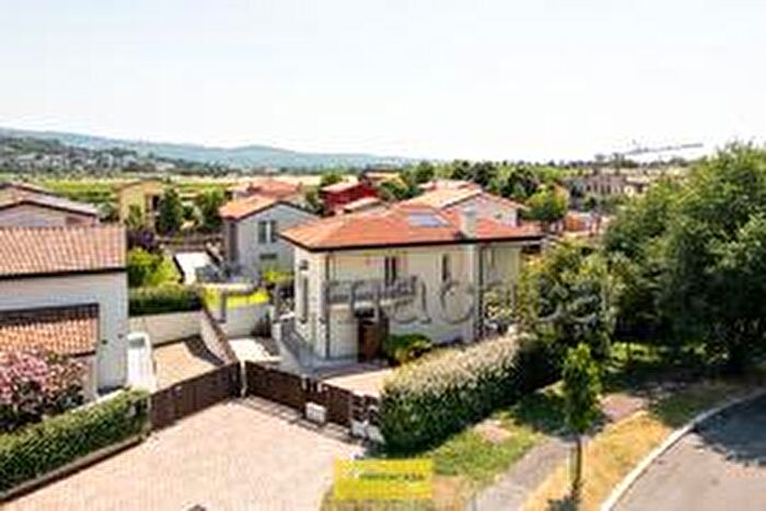 Casa con 6 locali in vendita in Verona