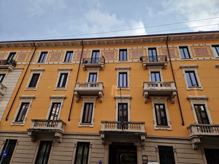 Appartamento quadrilocale in affitto in Via Spartaco, Montenero, Milano