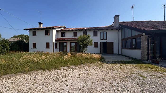 Casa con 8 locali in vendita in Vigonza Via Paradisi, Vigonza