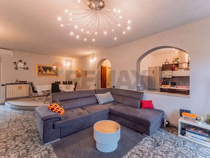 Appartamento quadrilocale in vendita in Via Volta, Cassano Magnago