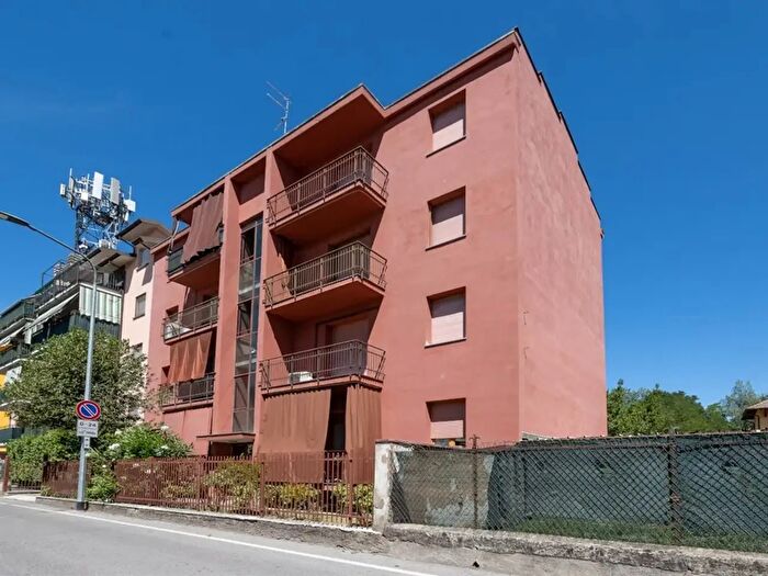 Appartamento trilocale in vendita in Via degli Umiliati, Milano