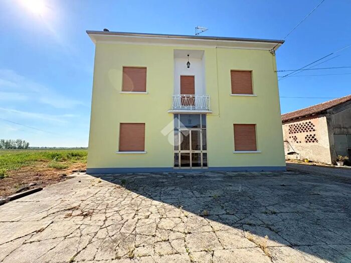 Casa con 7 locali in vendita in Strada Bettine, Suzzara
