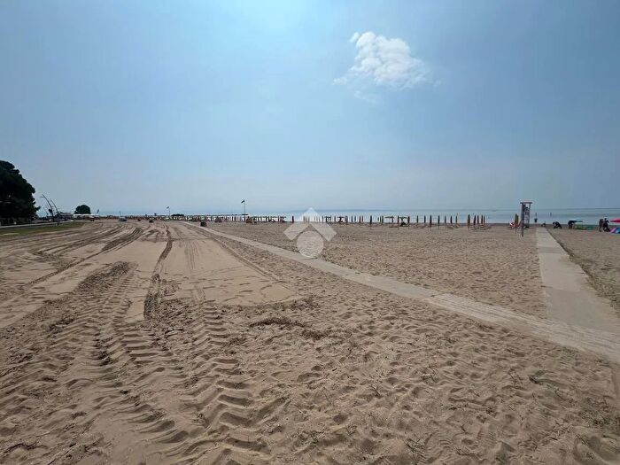 Appartamento trilocale in vendita in Viale Andromeda, Grado