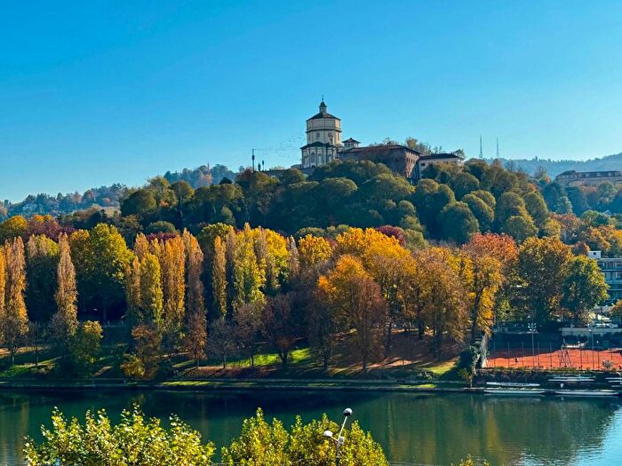 Appartamento quadrilocale in affitto in Corso Cairoli, Via della Rocca, Torino