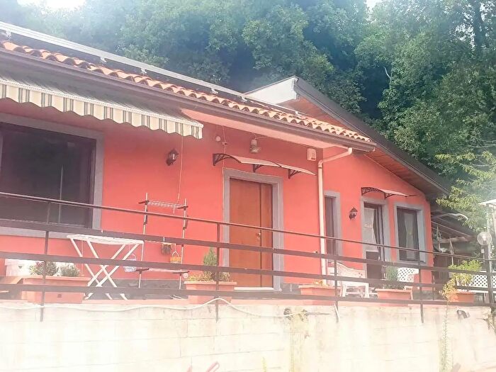 Casa quadrilocale in vendita in Zafferana Etnea