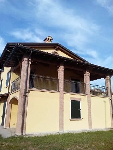 Casa con 8 locali in vendita in Castelfranco Emilia Via Nino Bixio, Castelfranco Emilia