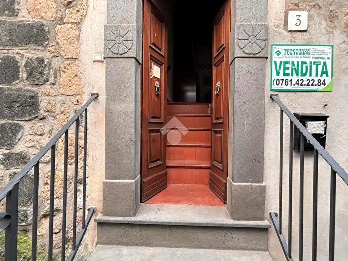 Appartamento trilocale in vendita in Vicolo Farnese, Latera