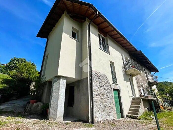 Casa trilocale in vendita in Via Cavallotti, Porto Ceresio
