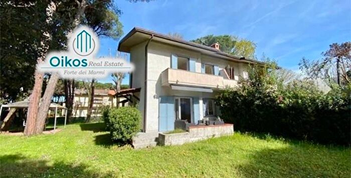 Casa con 5 locali in affitto in Via Antonio Canova, Vittoria Apuana, Forte dei Marmi