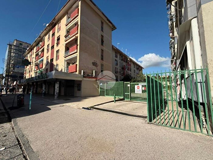Appartamento trilocale in affitto in Via giacomo leopardi, Fuorigrotta, Napoli