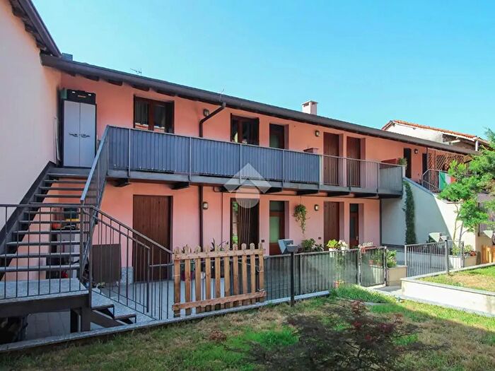 Appartamento bilocale in vendita in Via Indipendenza, Marnate