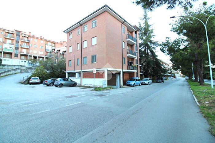 Appartamento con 5 locali in vendita in Via Giosuè Carducci, Campobasso