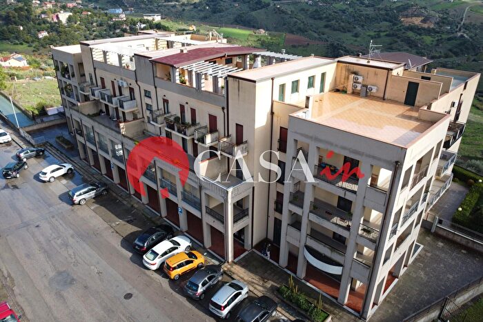 Appartamento con 6 locali in vendita in Contrada Santa Lucia Snc, Nicosia