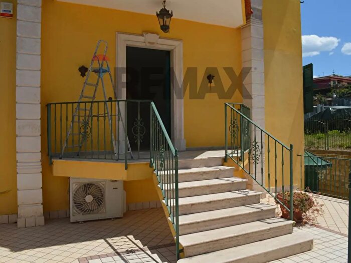 Casa con 10 locali in vendita in Via Cupa delle Fescine, Pozzuoli