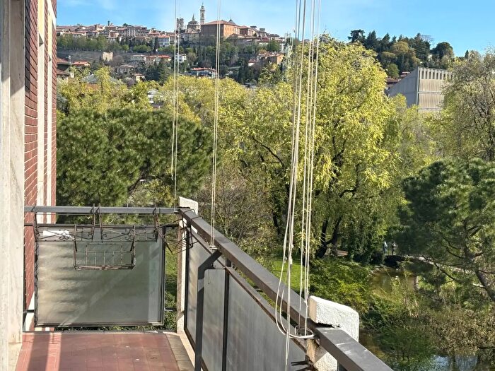 Appartamento trilocale in vendita in Via Broseta, Bergamo