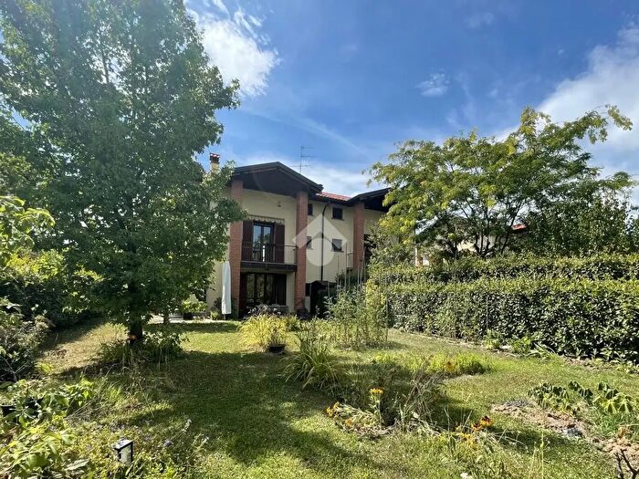 Casa quadrilocale in vendita in Via Fratelli Cervi, Robbiate