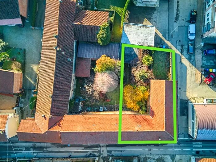 Casa con 7 locali in vendita in Via Peschiera, Piossasco