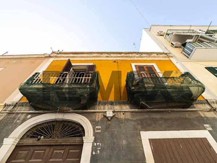 Casa con 14 locali in vendita in Bari