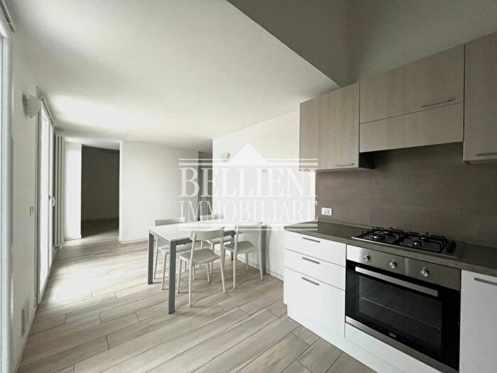 Appartamento con 5 locali in affitto in Via Curtatone, San Bortolo, Vicenza