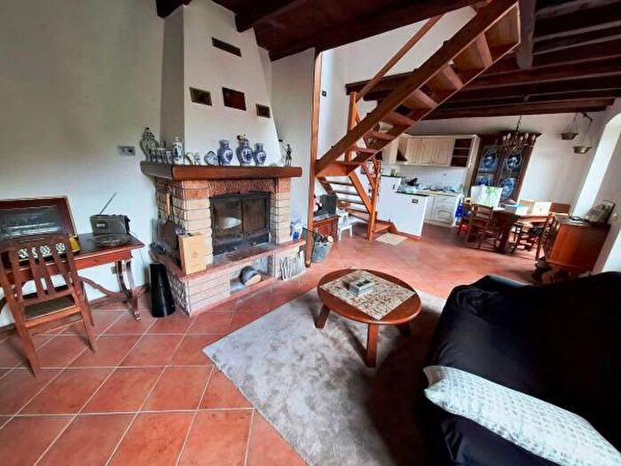 Casa quadrilocale in vendita in Neirone